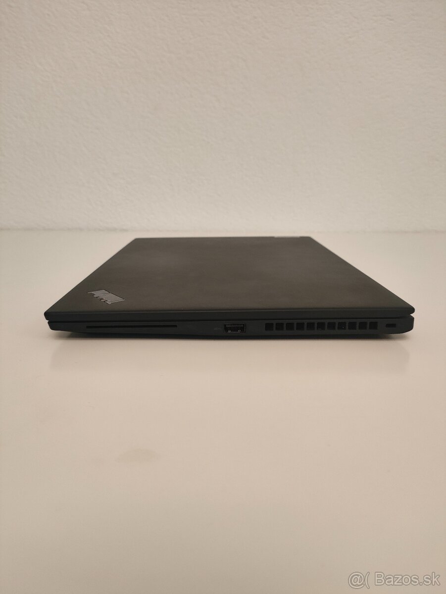 ThinkPad T14s Gen 3 | i5 • 8GB • 256GB SSD - 9