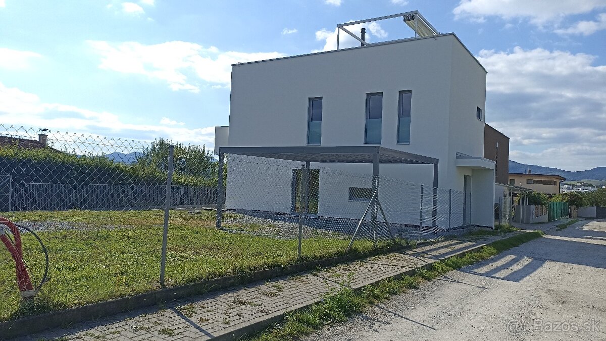 TOCA real - predaj - štýlový dvojpodlažný RD v obci Hôrky - 9