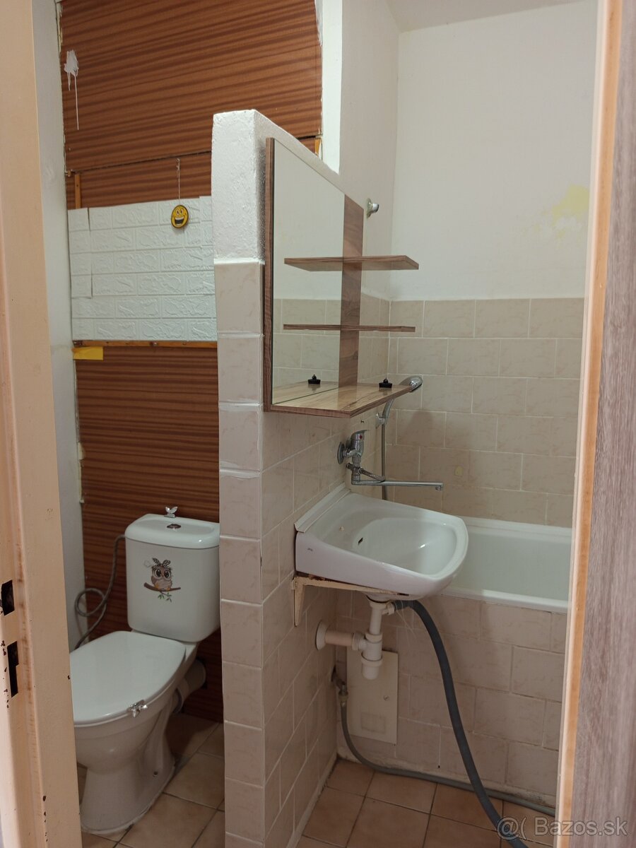 NA predaj 1 izbový byt LEvice, blízko zdravotné stredisko S - 9