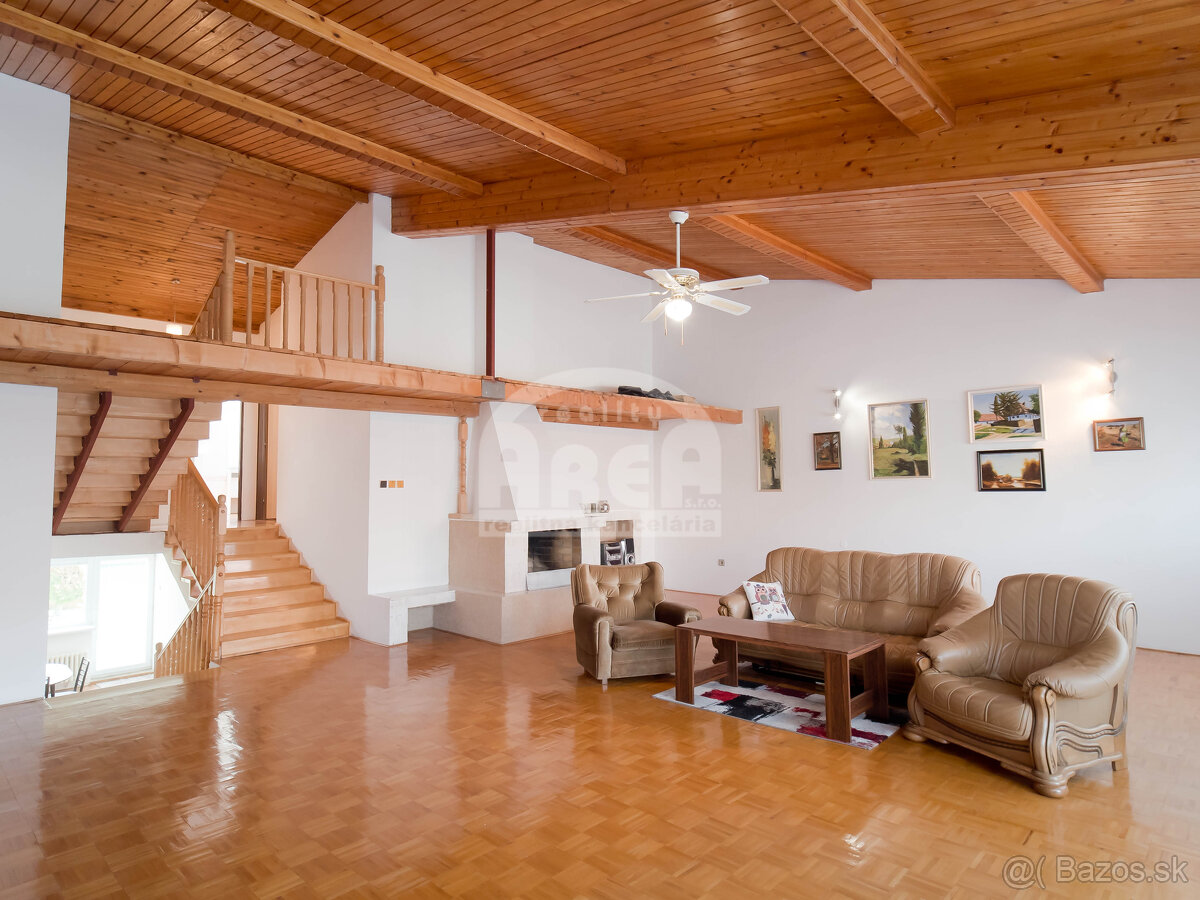 Dvojpodlažný rodinný dom v skvelej lokalite mesta Michalovce - 9