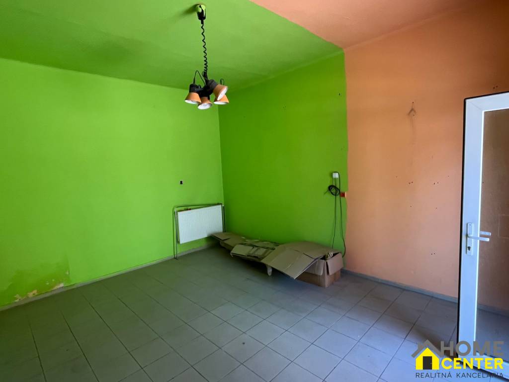 NA PREDAJ 4 izb. rodinný dom s veľkým potenciálom v Kolárove - 9