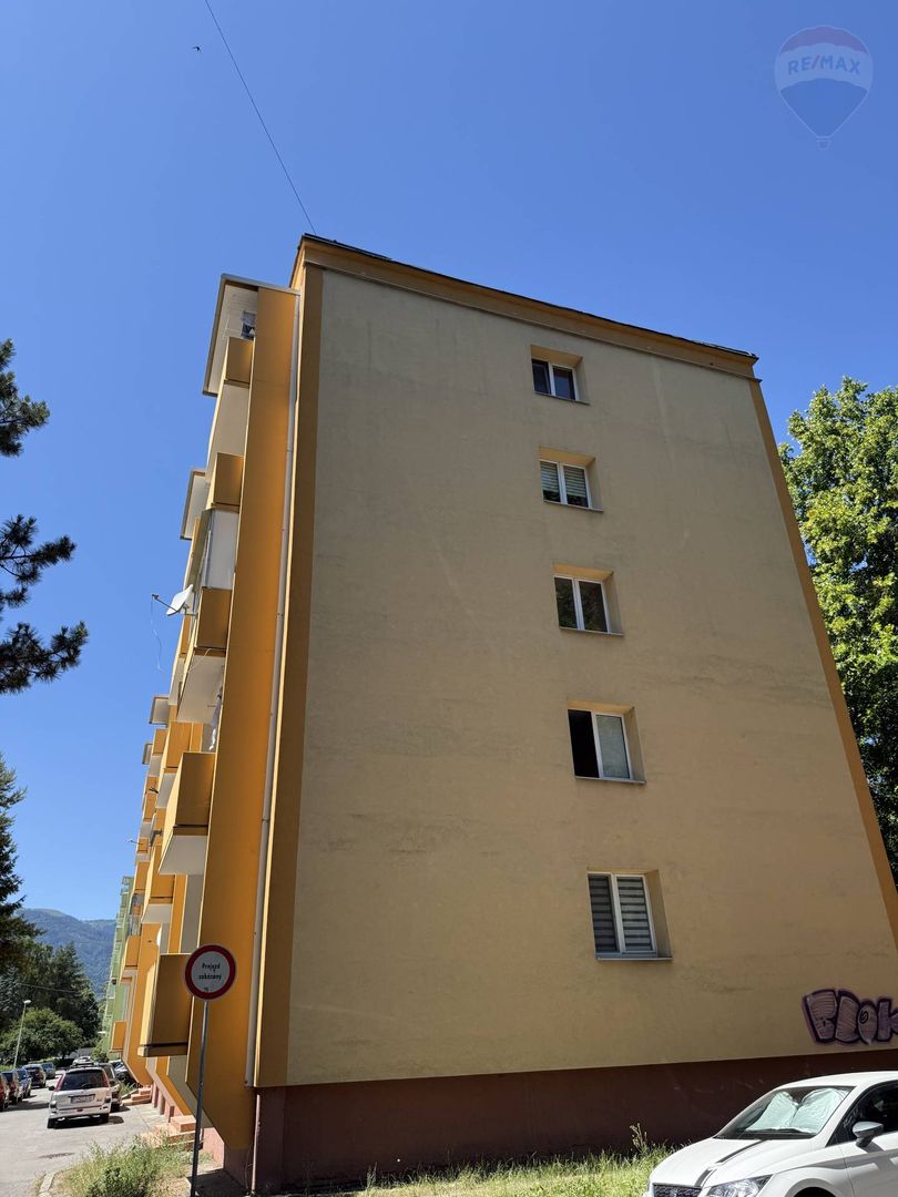 REZERVOVANÉ - NA PREDAJ 2.izb. byt na SEVERE - 9