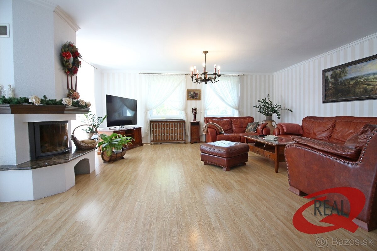 RODINNÝ DOM V SÚKROMNEJ ULIČKE S BAZÉNOM A LETNÝM DOMČEKOM - 9