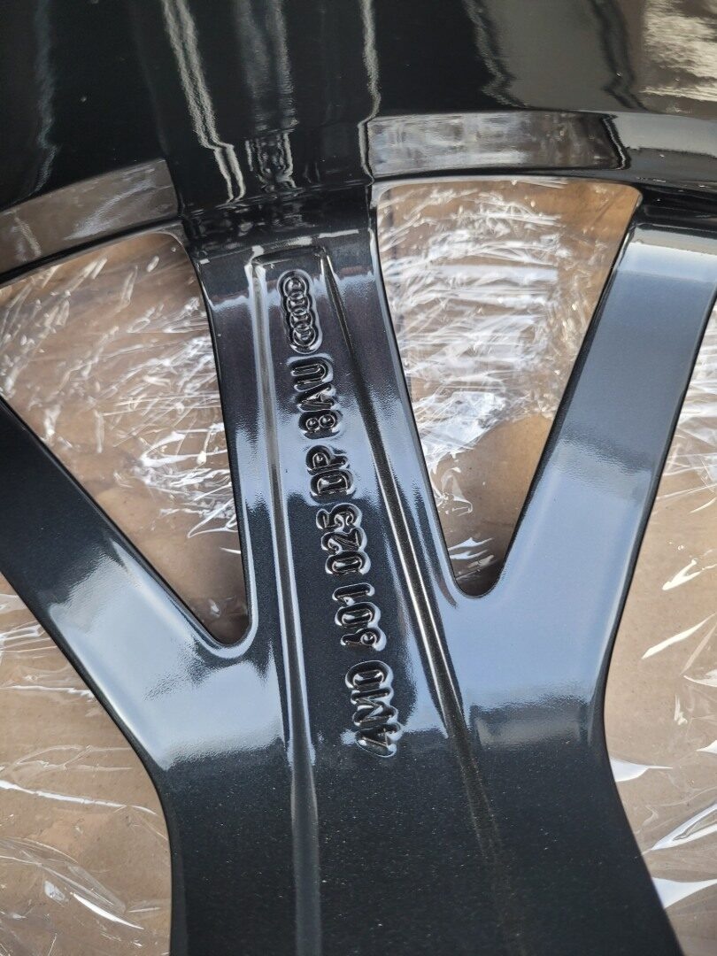 Originální 22 palcové disky Audi Performance pro Q - 9