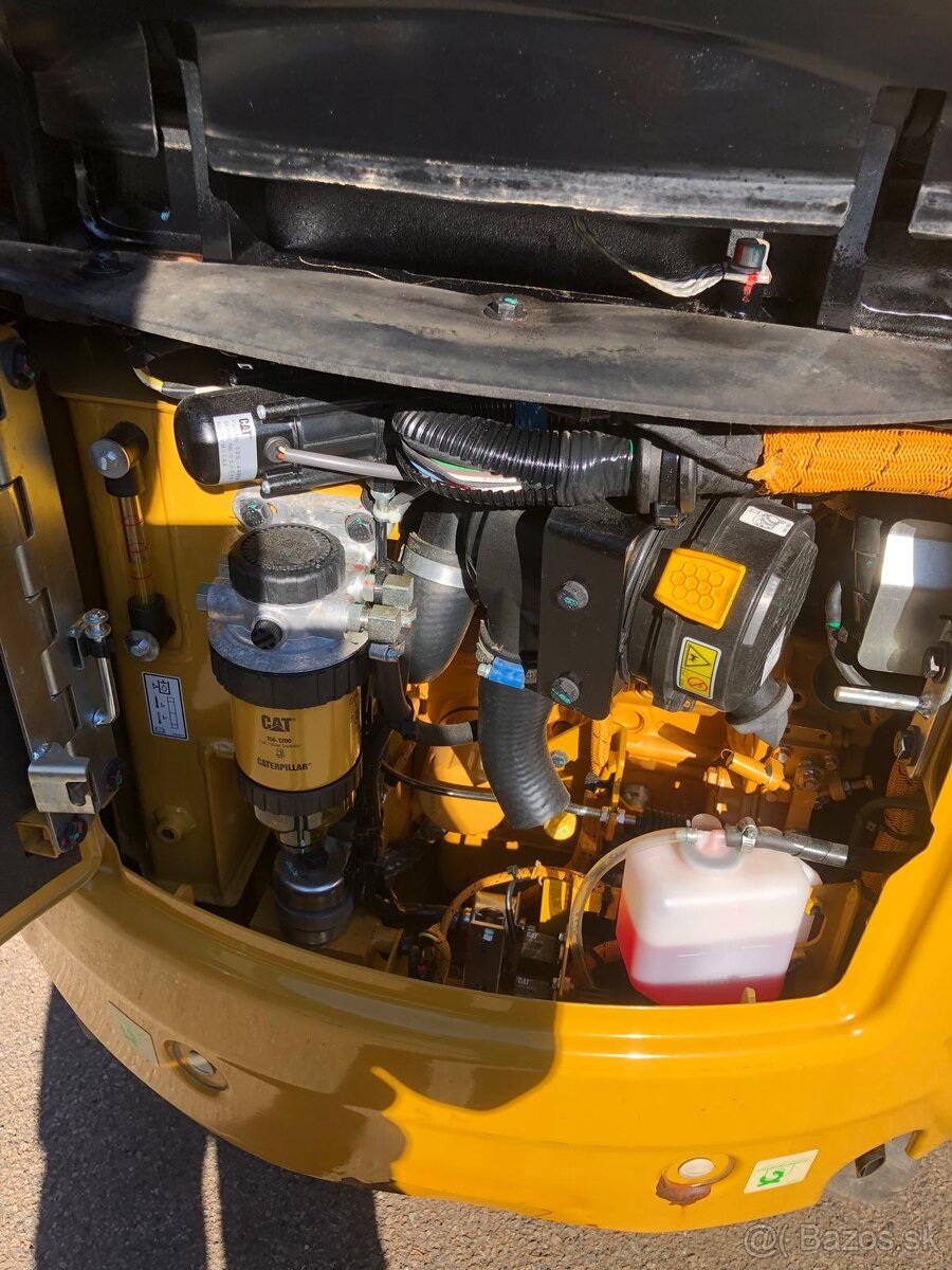 Caterpillar CAT 301.6 - 9