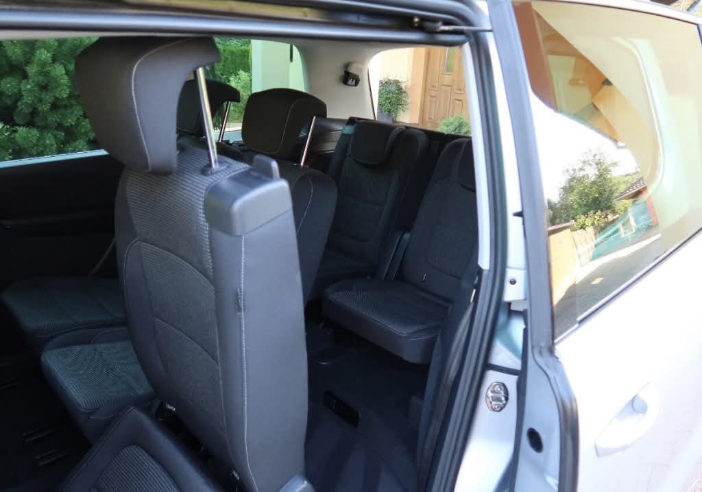 Sharan 2,0 TDI Facelift Highline 7-miestne 110kW M6 Webasto - 9