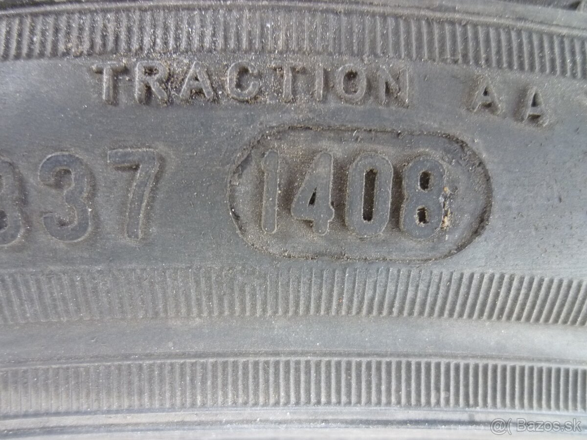 Predám pneu. Pirelli P ZERO NERO 215/40 r17. - 9