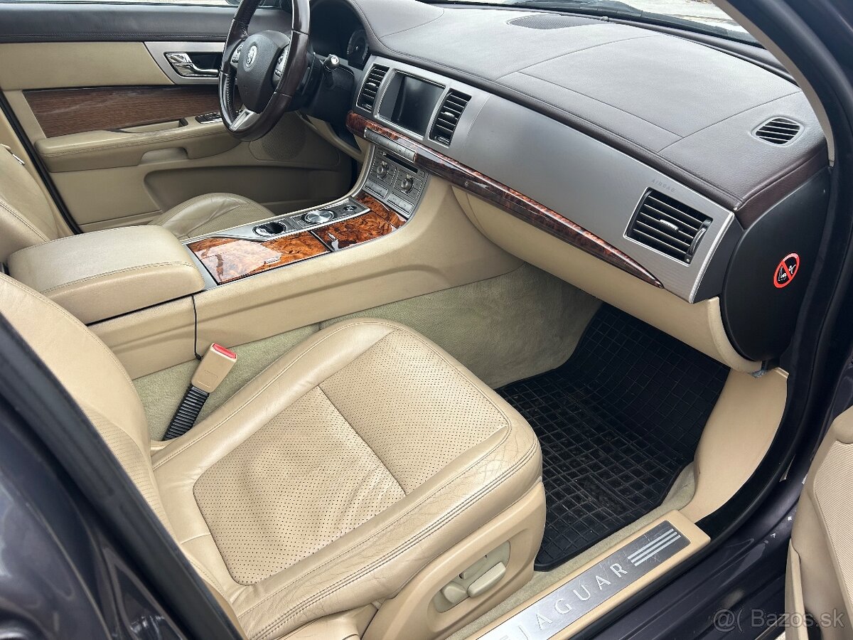 Jaguar XF 2,7 D 152kw naj.197000km - 9