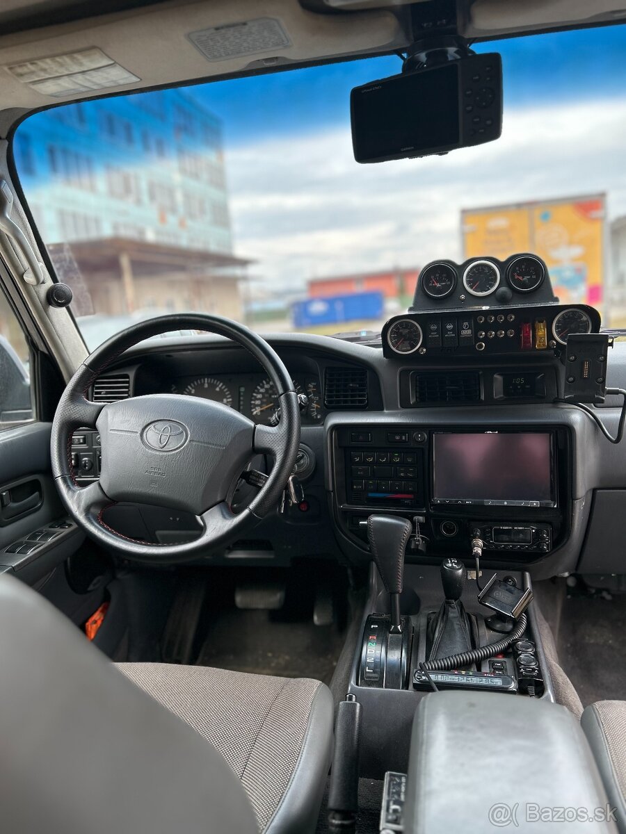 TOYOTA LANDCRUISER 80 - 9