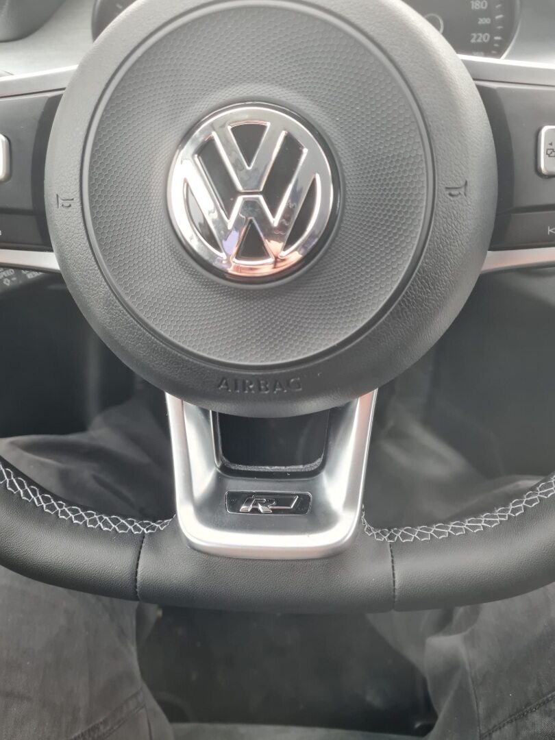 VOLANT VOLKSWAGEN R RLINE kožený CIERNE PREŠÍVANIE - 9