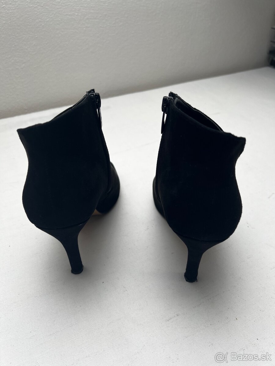 Úpletové šaty Orsay a topánky - 9