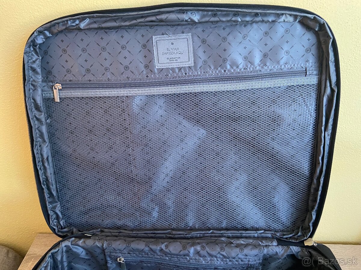 Malý cestovný kufor. - 9