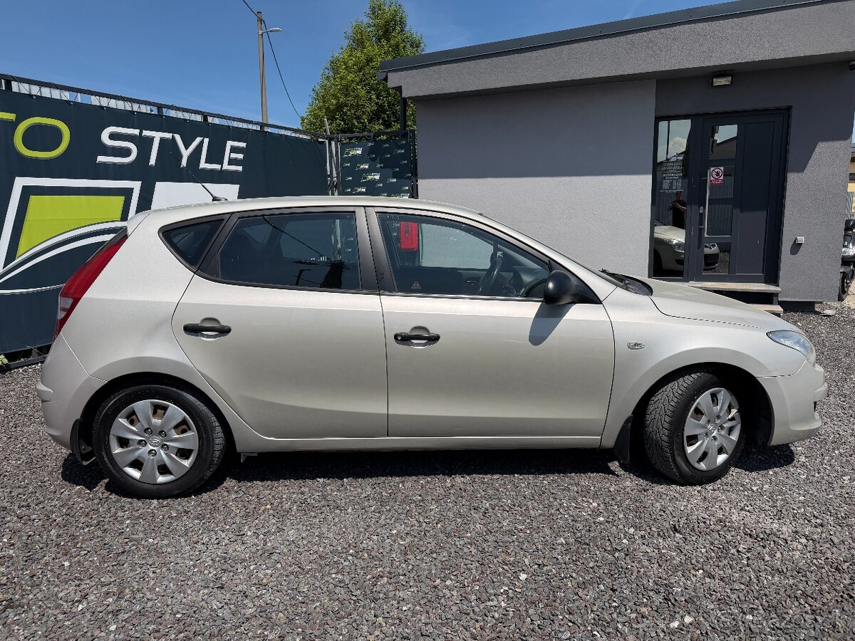Hyundai i30 CW 1.4 16V CLASSIC LPG - 9