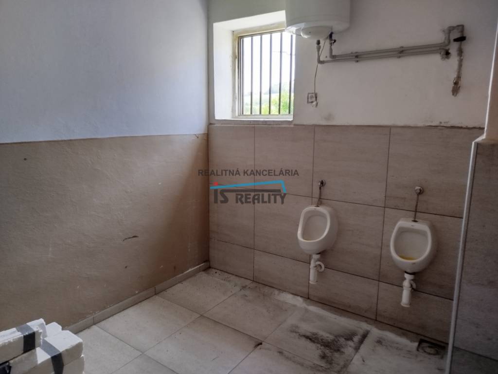 Na predaj podnikateľské priestory v obci Plášťovce - 9