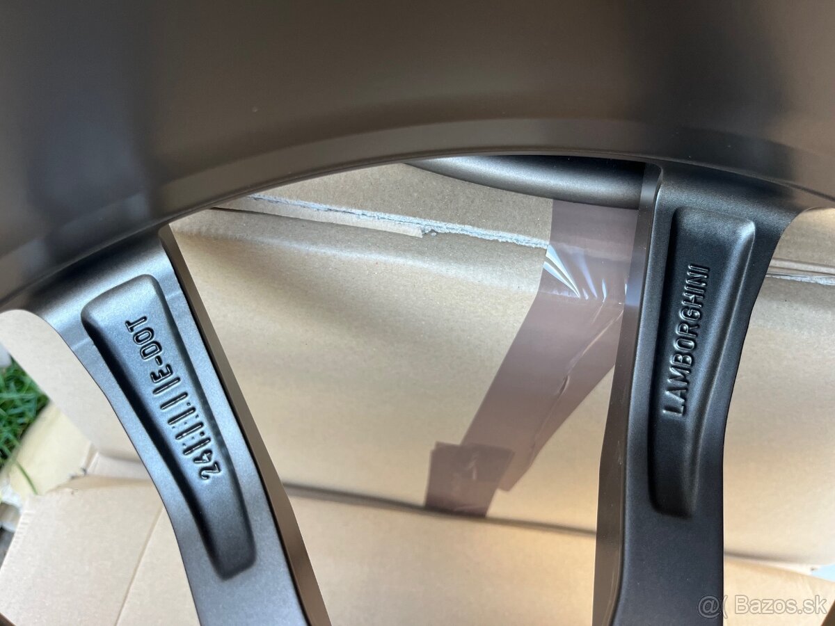 LAMBORGHINI URUS 23" Bronze, nové, originál - 9