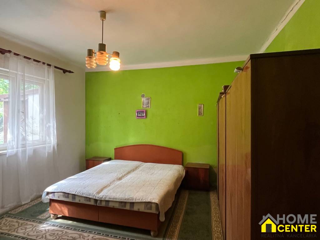 NA PREDAJ starší rodinný dom v tichej oblasti Komárna - 9