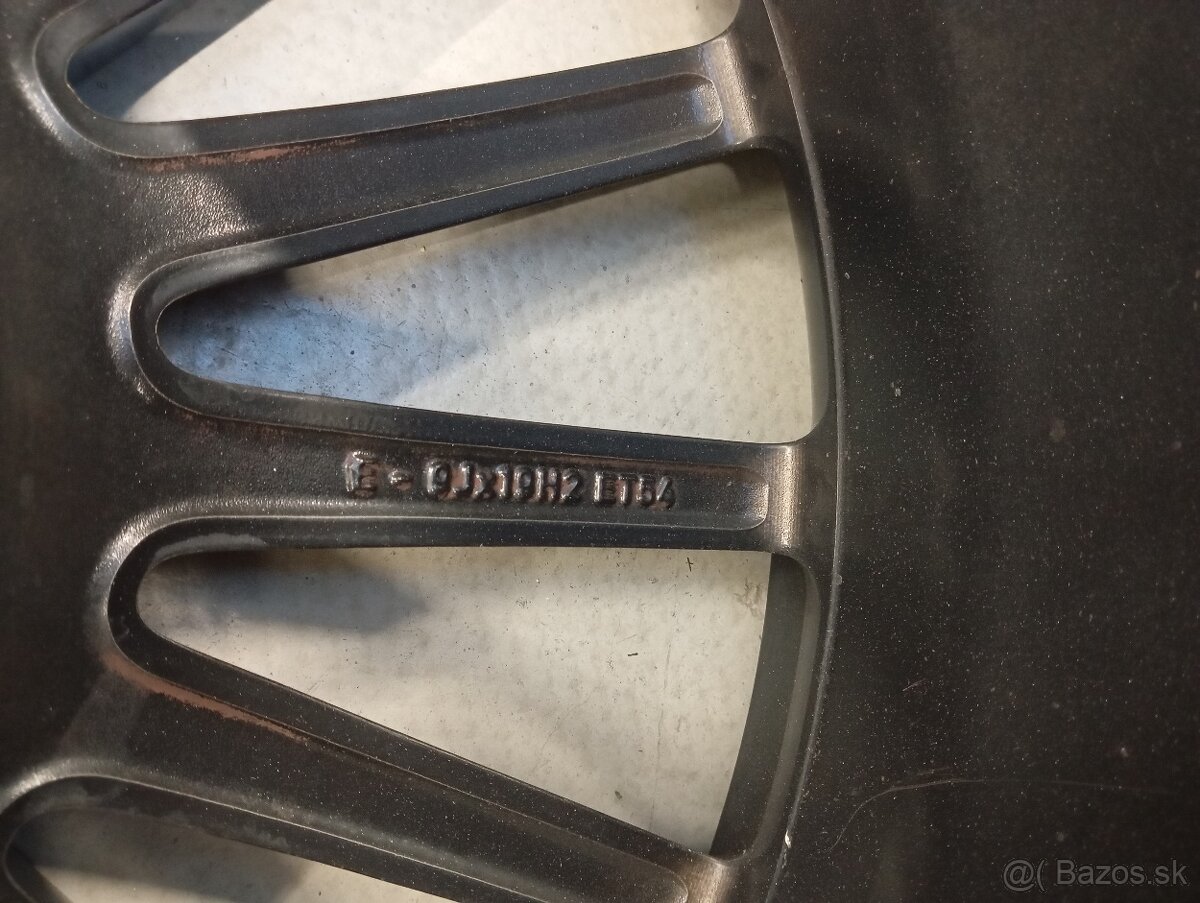 Mercedes AMG R19 - 9