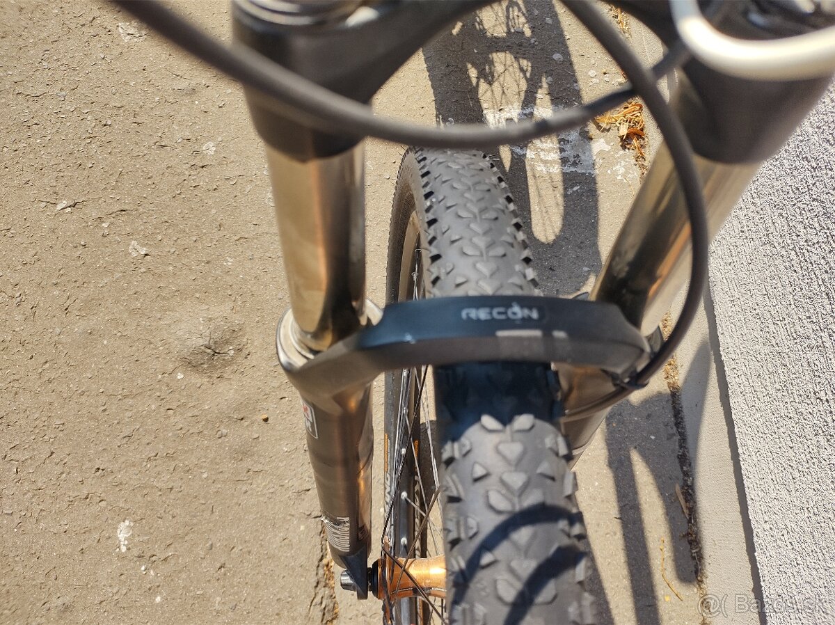 {41} Horský bicykel Focus Black Forest 29r 2.0 (2013) - 9