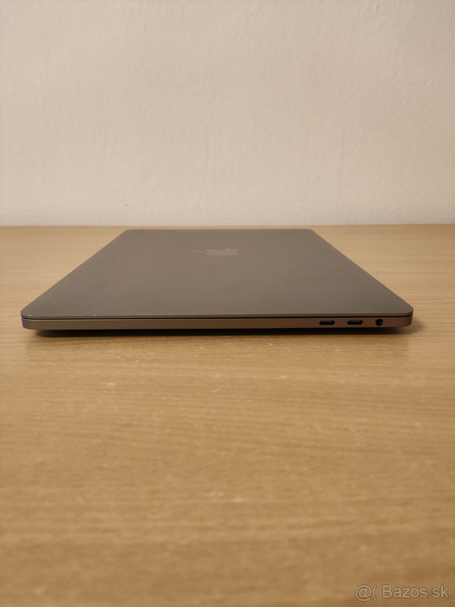 MacBook Pro 2020 | i7 • 32GB • 512GB SSD - 9