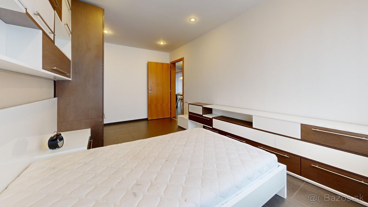 NA PREDAJ VEĽKÝ RODINNÝ DOM SENICA - 9