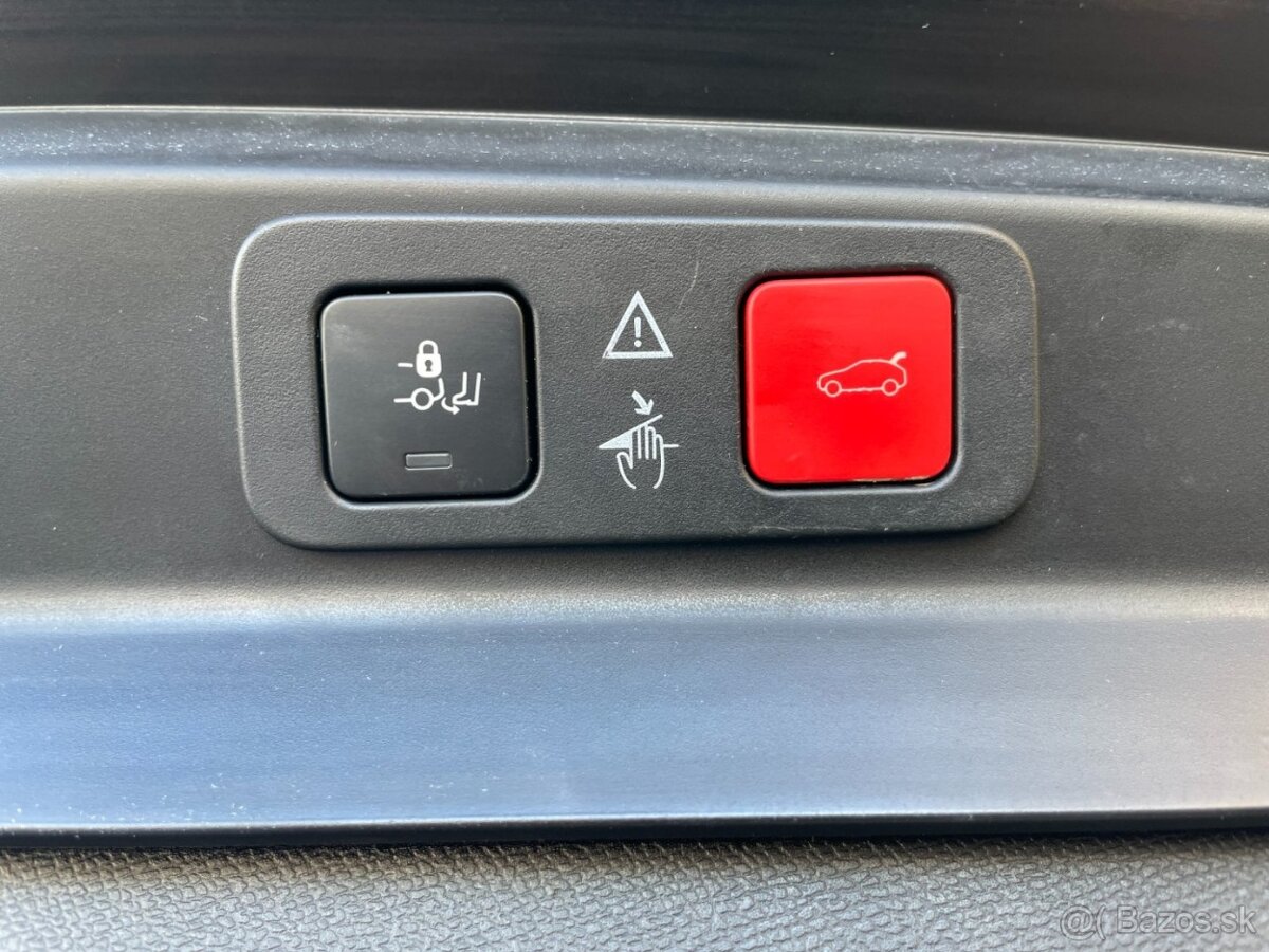 Peugeot 5008 II 1.2PT 96kW ALLURE Kůže Tažné. Navi - 9