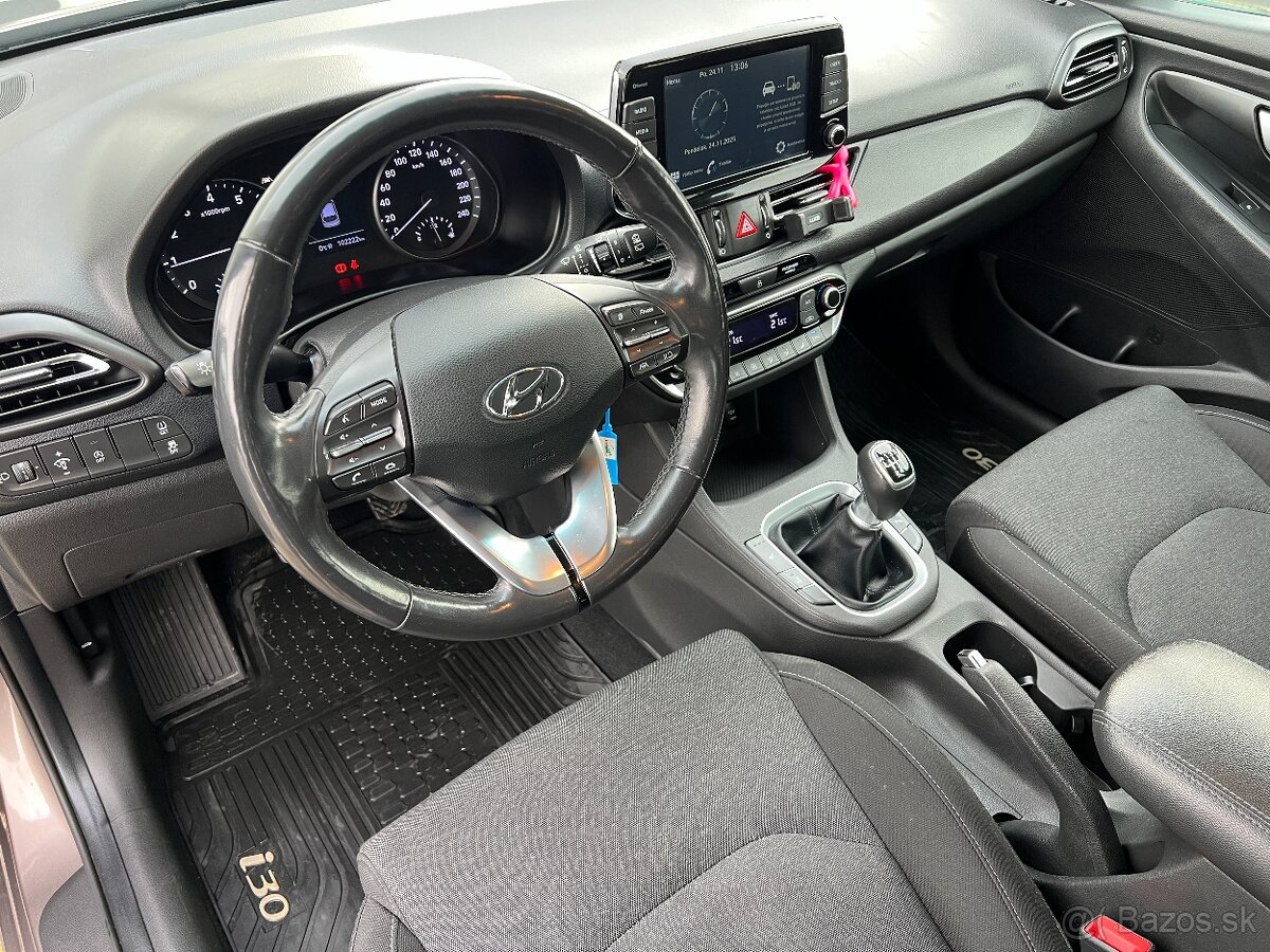 Hyundai i30 1.5 benzín 2021 - 9