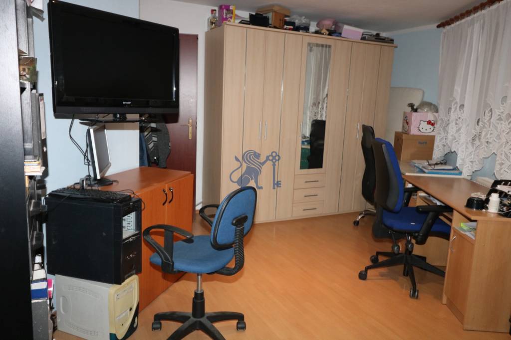 ZNÍŽENÁ cena-viacgeneračný rodinný dom v Borinke - 9