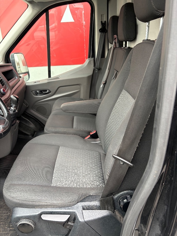 Ford Transit L2H2, 3- místné - 9