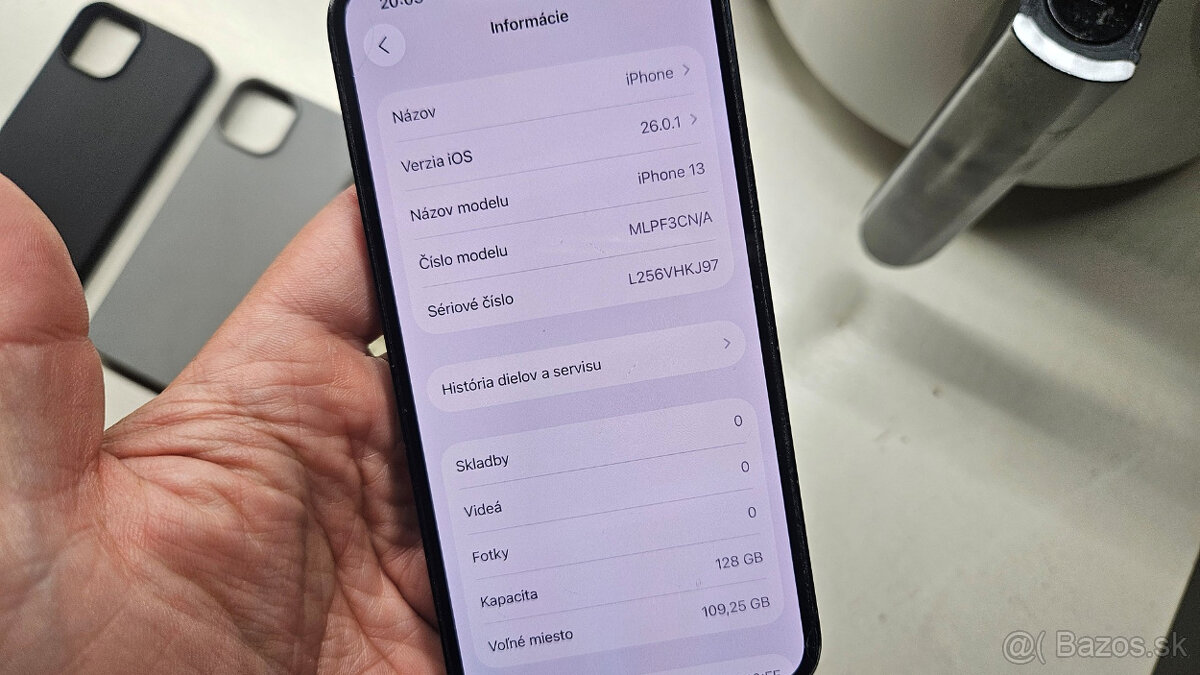 Apple iPhone 13 tmavý 128GB - puknutý zadok - 9