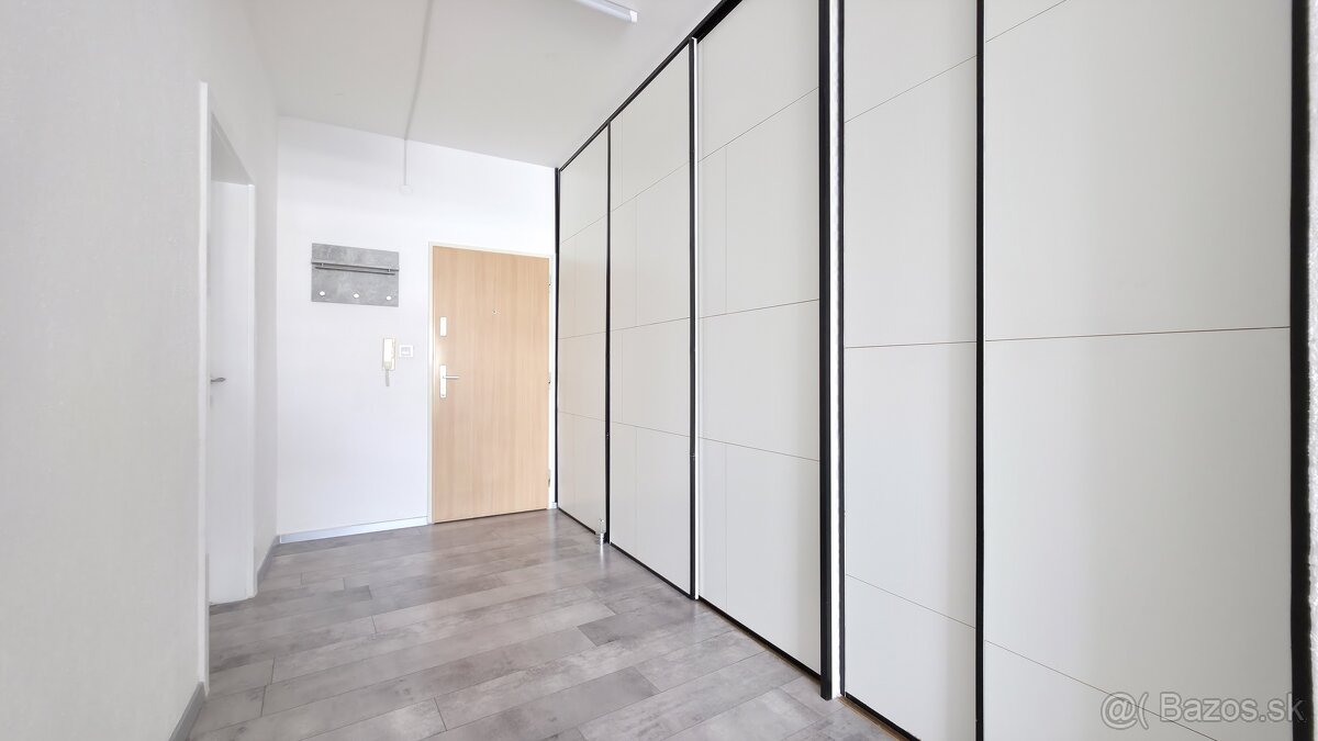 VELKOMETRÁŽNY 1 IZB.AP.BYT-TRNAVSKÁ CESTA,RUŽINOV,BRATISLAVA - 9