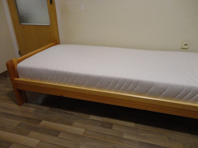 Drevená Posteľ + madrac - jednolôžková - 9