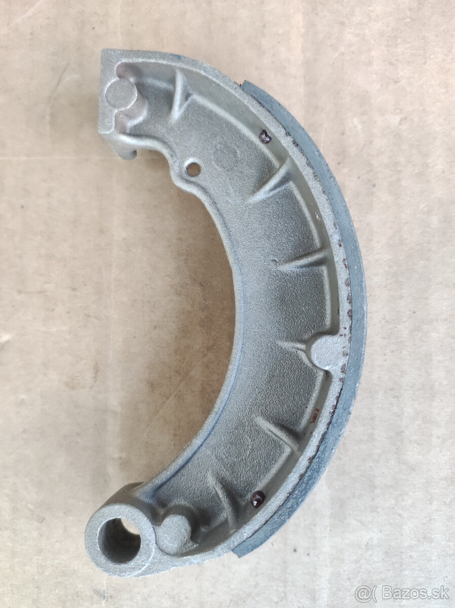 Brzdové čeľuste po repasii. - 9