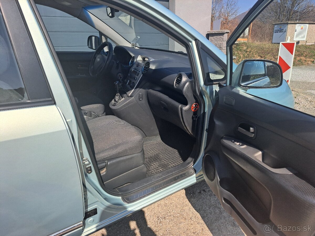 Kia Carens - 9