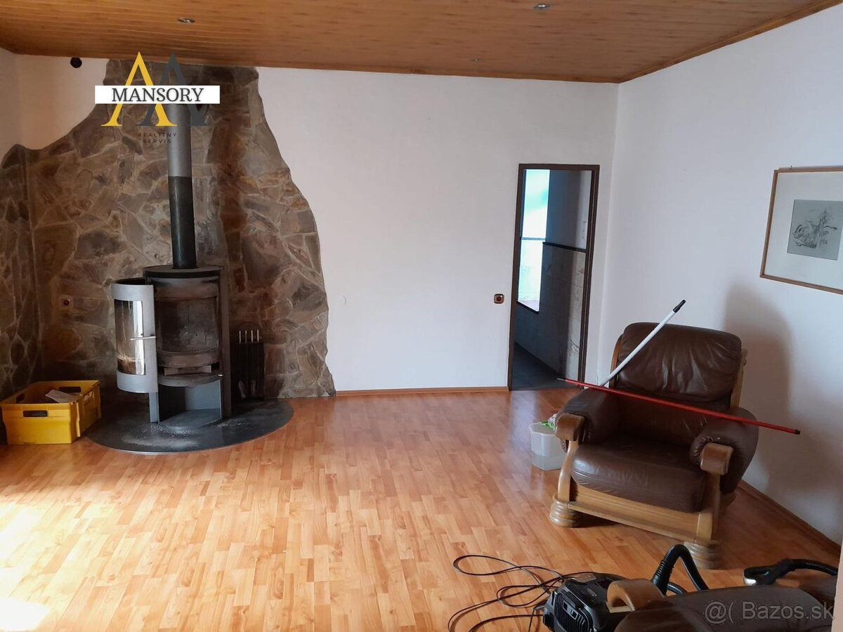 Na predaj väčší rodinný dom/chalupa na pozemku 2591 m2 v obc - 9