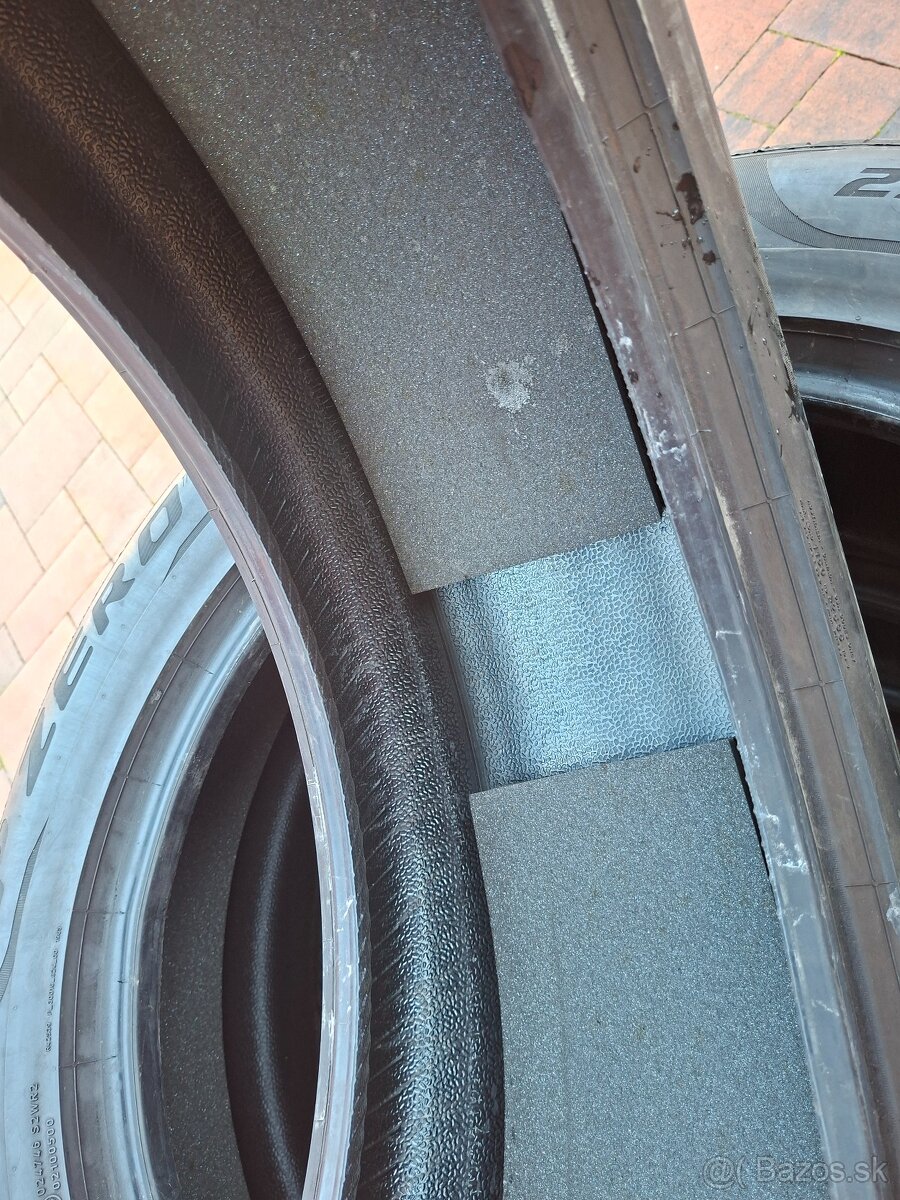 Predám letné pneu.-Pirelli Zero-275/50/20 -113W - - 9