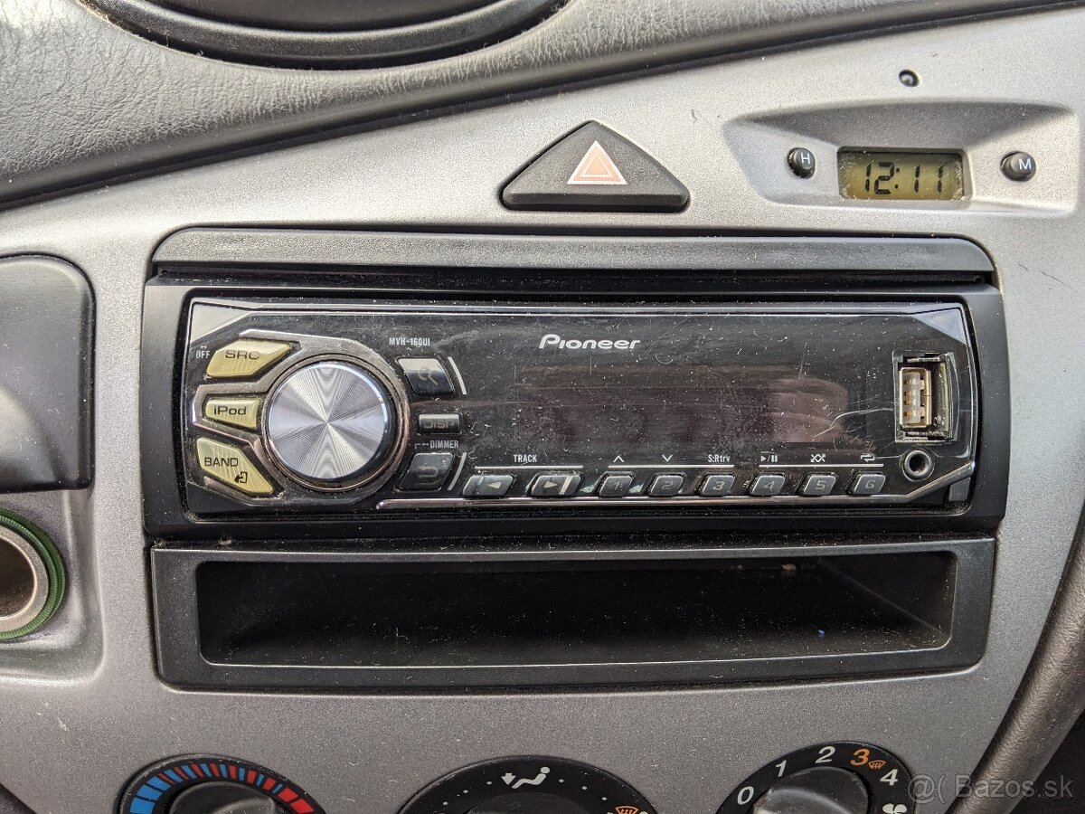 Ford Focus Kombi - spoľahlivé rodinné auto - 9