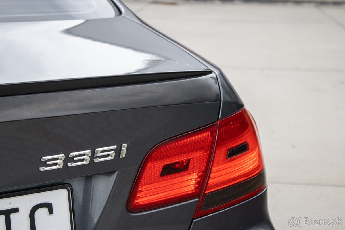 BMW Rad 3 Coupé 335i A/T - 9