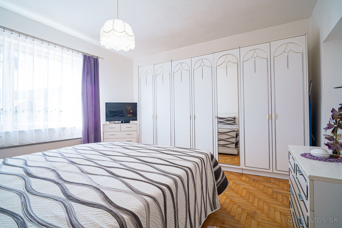 Na predaj dva rodinné domy na jednom pozemku v Krásnohorskom - 9