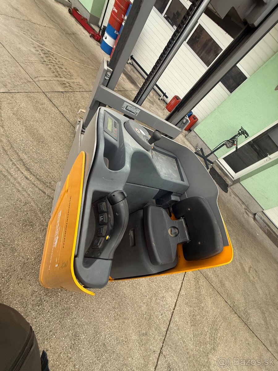 Jungheinrich ESD 120 - 9