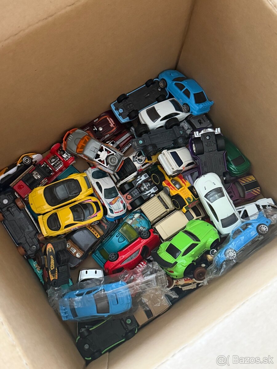 Hot wheels autíčka Mix - 9