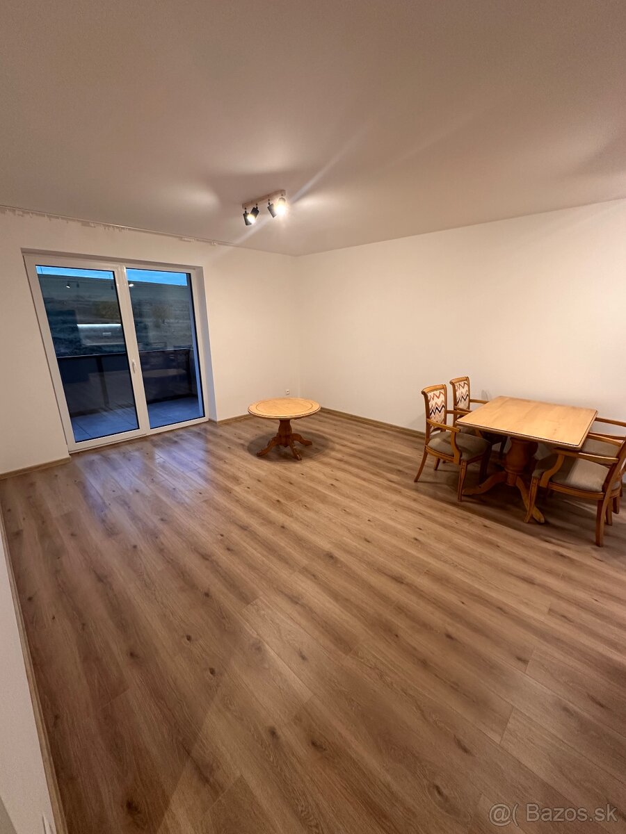 Prenájom 2-izbového bytu v novostavbe s garažou - 9