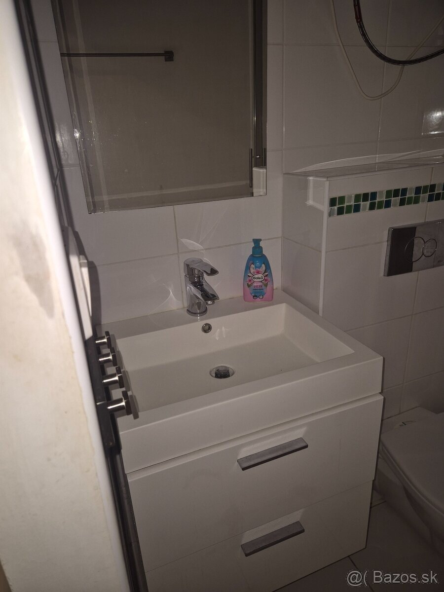 Na predaj alebo prenájom štýlová garzónka v Komárne, 7. sídl - 9