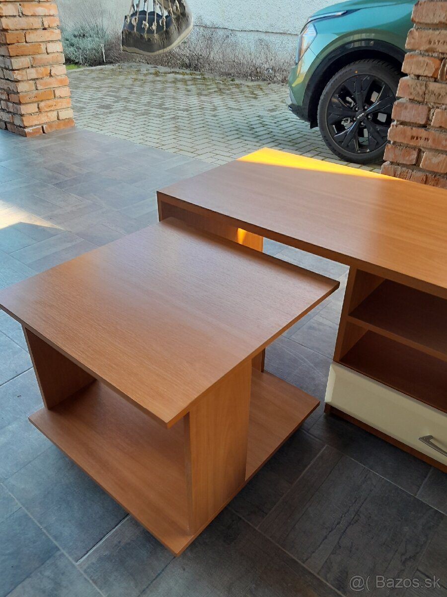 Stolík pod TV. - 9