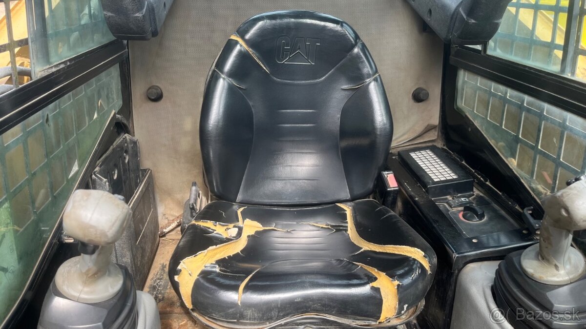 CATERPILLAR 242 B 4X4 - 9