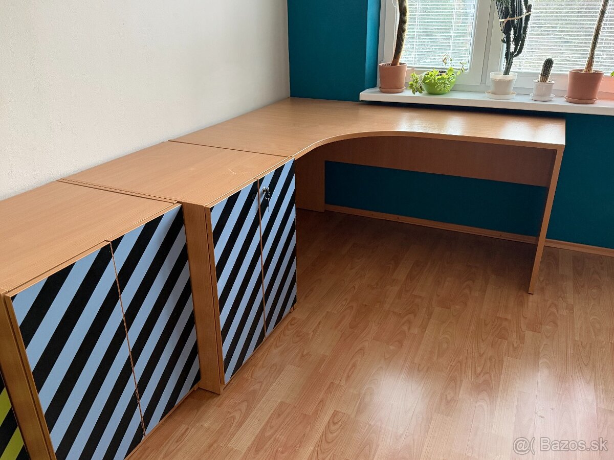 4 skrinky a stôl - 9