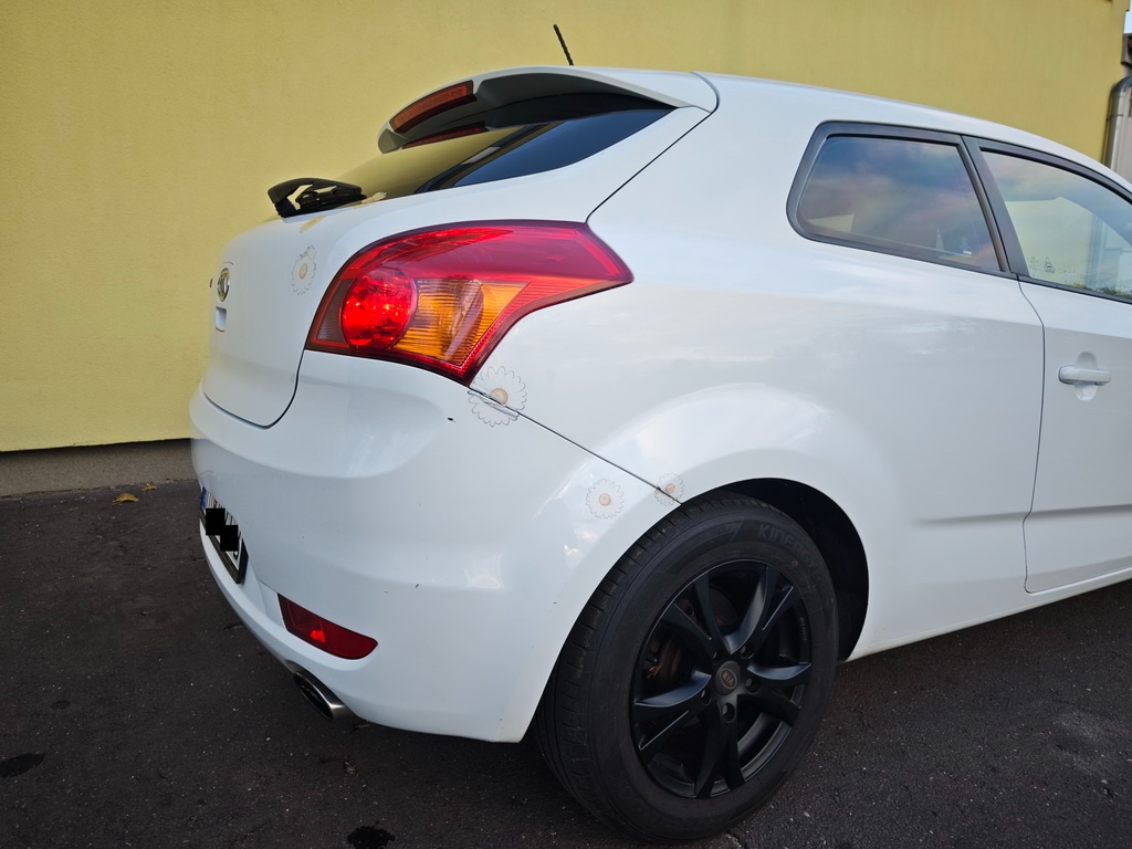 Kia Ceed 2010 1.4 benzín 66kW 3 dverová - 9