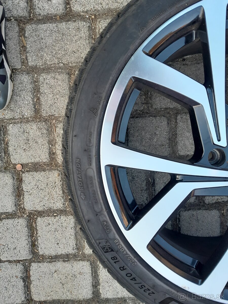 Pneu zimne 225/40 r18 - 9