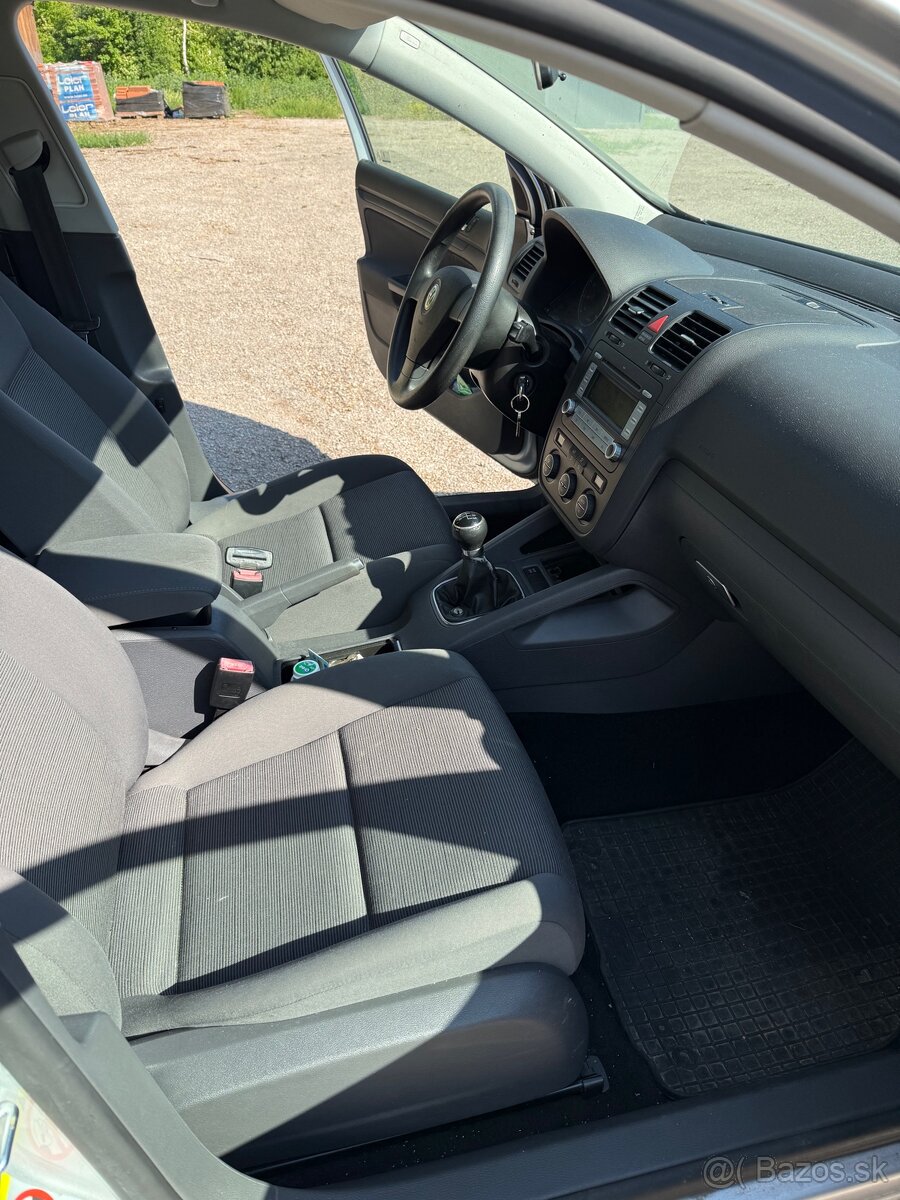 Volkswagen Golf V 1.6 Benzín 2008 - 9