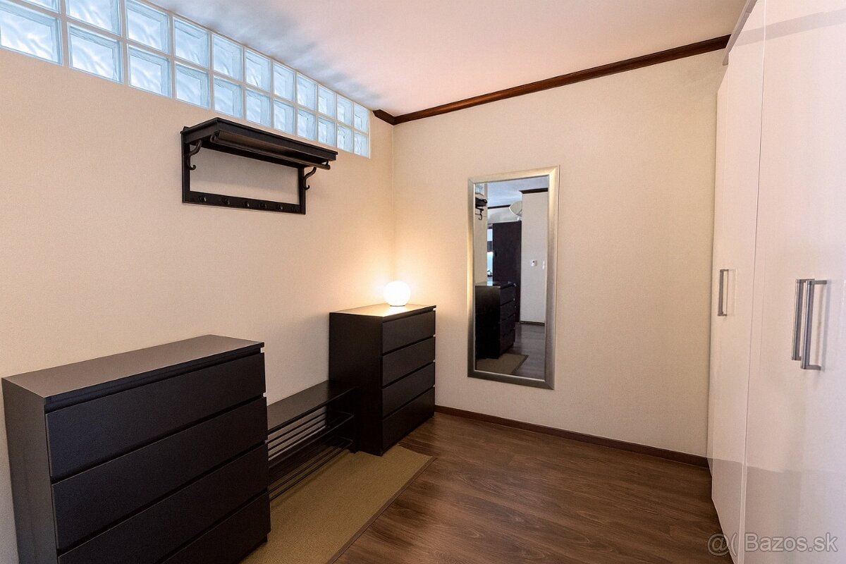 IHNEĎ VOĽNÝ | 2,5 - izbový byt so samostatnou garážou - 9