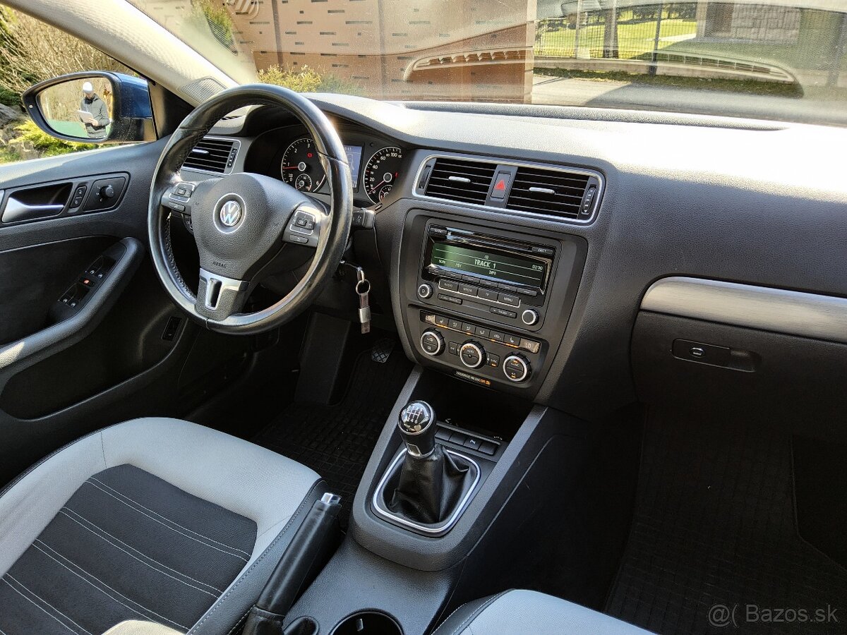 Volkswagen Jetta 2.0 TDI Highline 103kW - 9